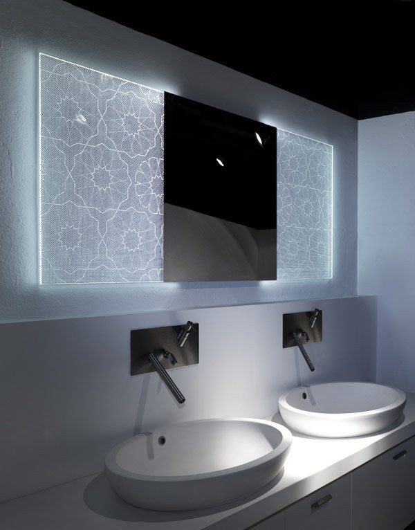 Bathroom mirror with holographic effect by Elia Felices Bathroom mirror with holographic effect by Elia Felices