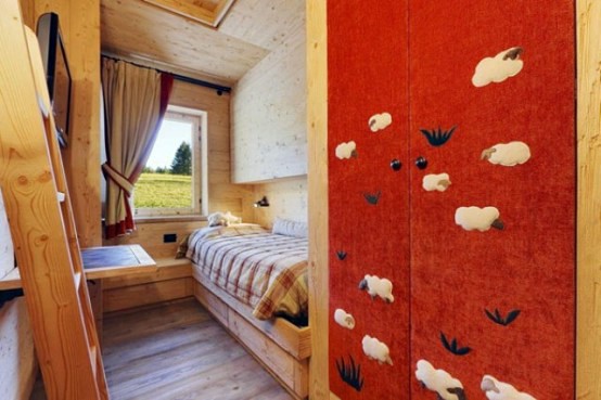 Wooden Interior Design - Elegant apartment in the rustic real wood