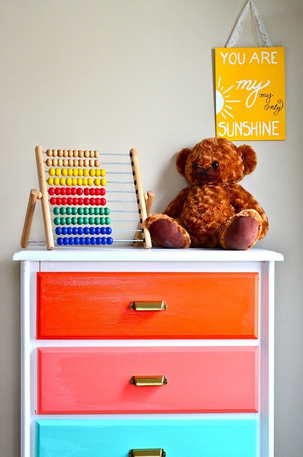 Striking, colorful dressers for Sebermachen