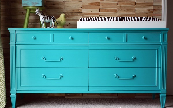 Striking, colorful dressers for Sebermachen
