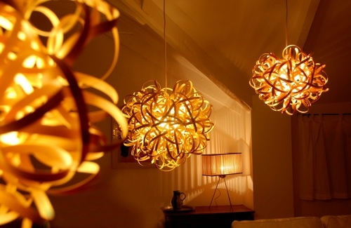 DURCHEINDANDER: Curved Floor Lamp made of wood - various lighting fixtures from designer Tom Raffield