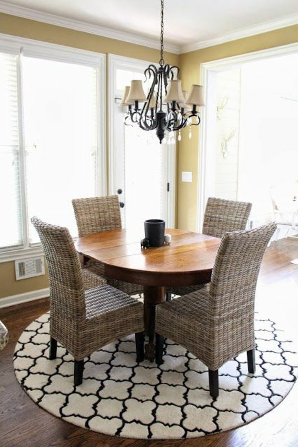 70 Round Dining Tables That Can Totally, What Size Rug Goes Under A Round Kitchen Table