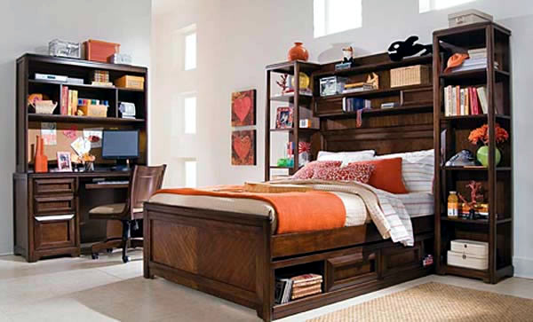 Desk for youth rooms