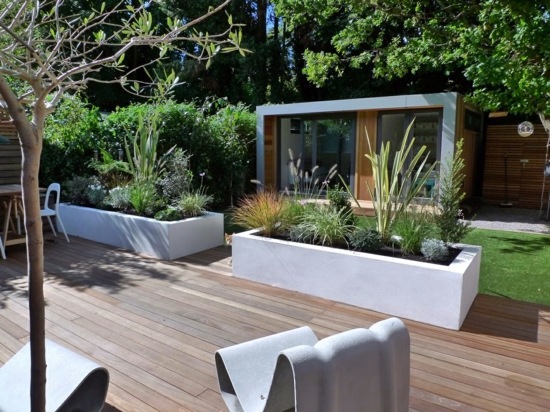 Garden Design - modern cool landscape gardening in the backyard