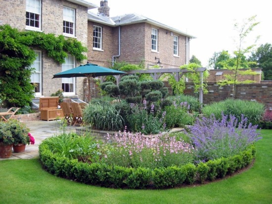 Garden Design - modern cool landscape gardening in the backyard