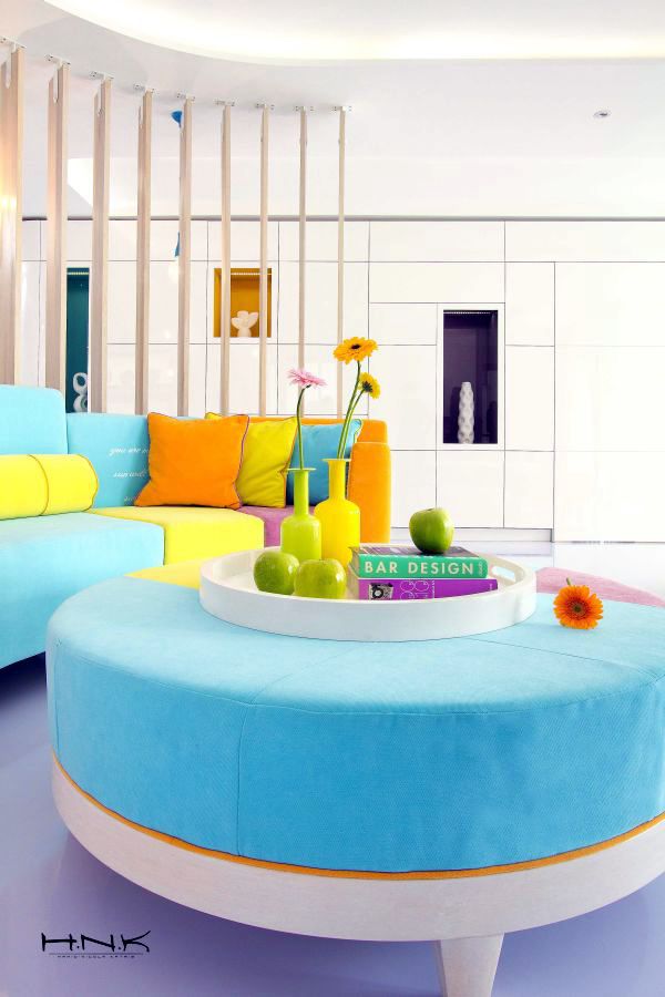 Modern apartment with vibrant color palette in the Romanian capital Bucharest