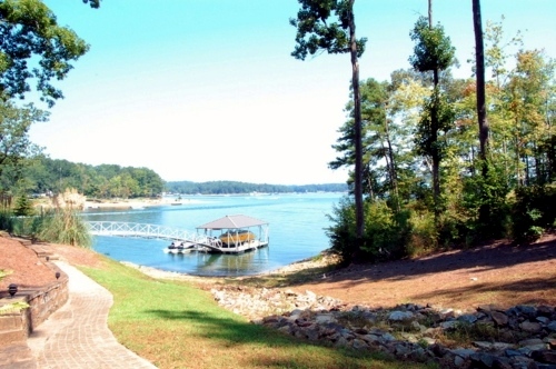 Warm rustic furnished house on the lake Alabama