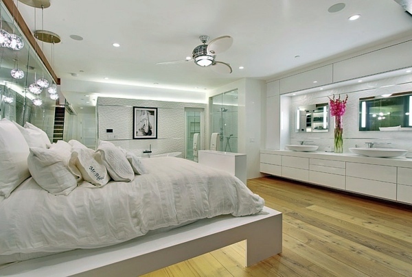 Modern luxury villa with elegant design in California