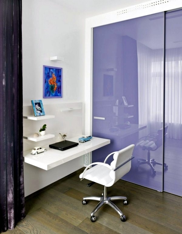 Color combinations and contrasts in a modern apartment