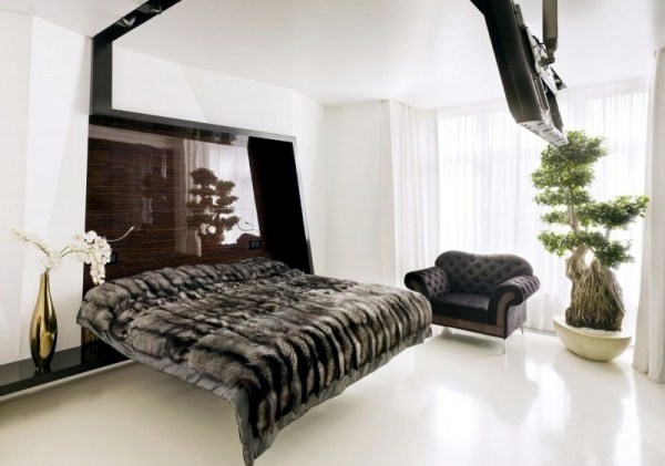 Color combinations and contrasts in a modern apartment