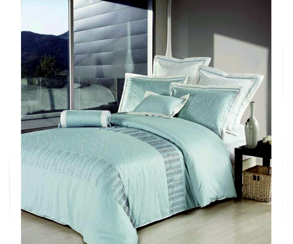 The color of the year 2014 by 20 decorative objects