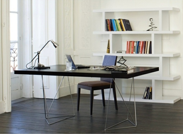 Computer tables, creating a creative working atmosphere