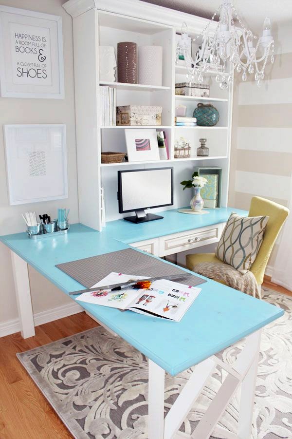 Computer tables, creating a creative working atmosphere