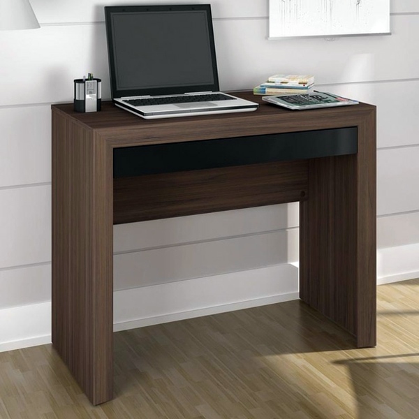 Computer tables, creating a creative working atmosphere