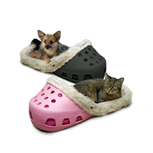 Cool dog bed in shape of a shoe Cool dog bed in shape of a shoe