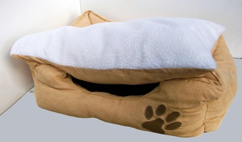 Cool dog bed in shape of a shoe Cool dog bed in shape of a shoe
