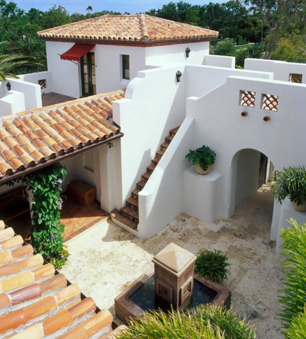 Color, decoration and other distinctive Mediterranean architecture Color, decoration and other distinctive Mediterranean architecture