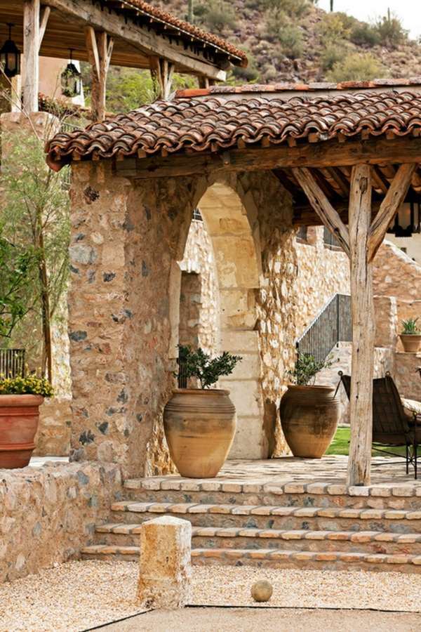 Color, decoration and other distinctive Mediterranean architecture