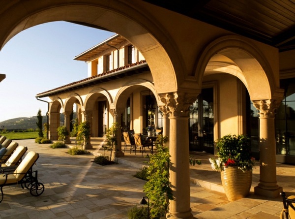 Color, decoration and other distinctive Mediterranean architecture Color, decoration and other distinctive Mediterranean architecture
