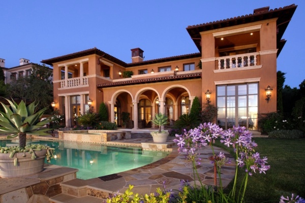 Color, decoration and other distinctive Mediterranean architecture Color, decoration and other distinctive Mediterranean architecture