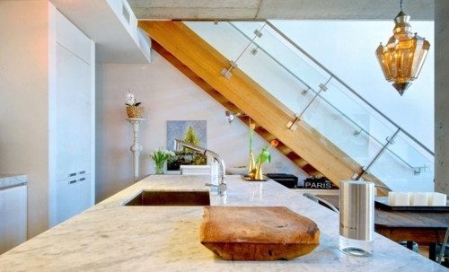 Quiet cool house, secluded in the Downtown Toronto
