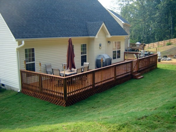 Remove the stains on the deck - Follow our tips!