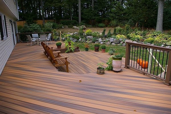 Remove the stains on the deck - Follow our tips!