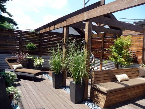 Remove the stains on the deck - Follow our tips!
