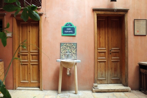 Art adorns the house - a 150 year old building in new splendor