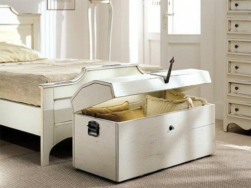 15 original and extravagant ideas for interior decoration with chests