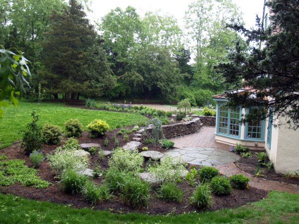 Rain garden - use the rain water and create a beautiful garden Rain garden - use the rain water and create a beautiful garden