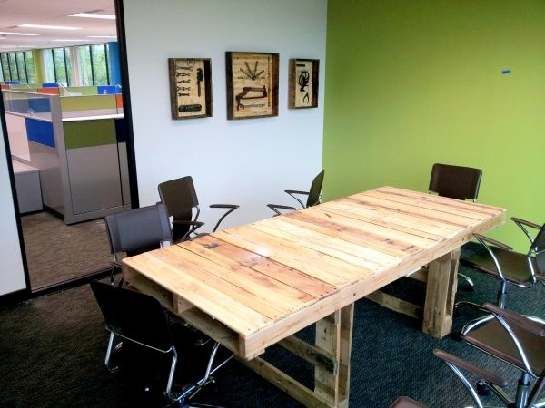 Save money and Customizing - 21 DIY Desks from Euro pallets