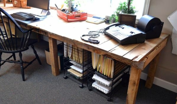 Europaletten - Save money and Customizing - 21 DIY Desks from Euro pallets