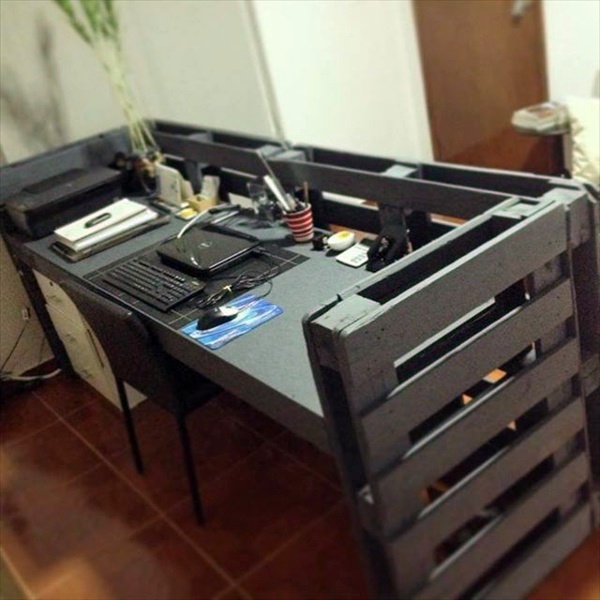 Save money and Customizing - 21 DIY Desks from Euro pallets