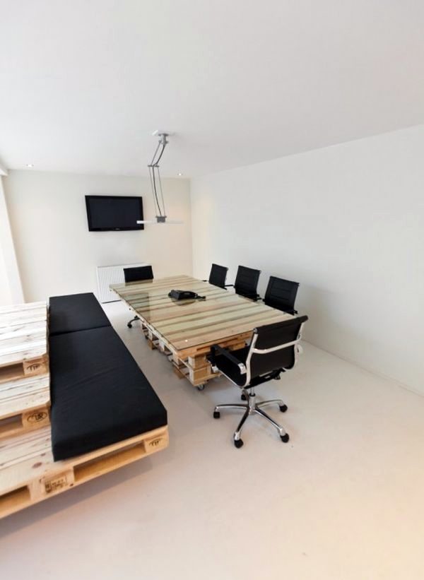 Save money and Customizing - 21 DIY Desks from Euro pallets