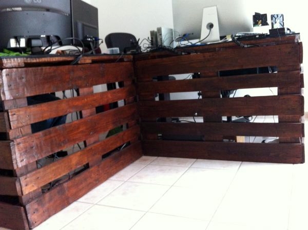 Save money and Customizing - 21 DIY Desks from Euro pallets