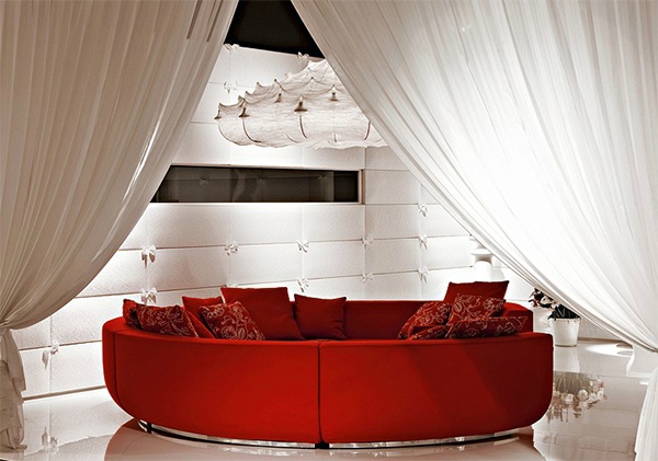 Red sofas in the living room of Marcel Wanders Red sofas in the living room of Marcel Wanders
