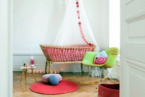 Use vintage accents - Nursery device