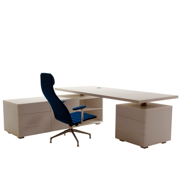 The stylish and contemporary desk by Cappellini