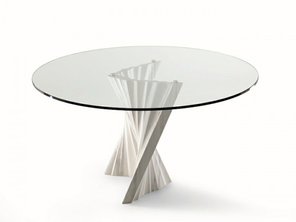 Modern dining tables with chairs show sculptural elegance