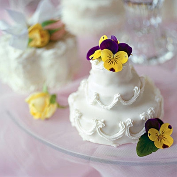 Cheap two-tiered wedding cakes Cheap two-tiered wedding cakes