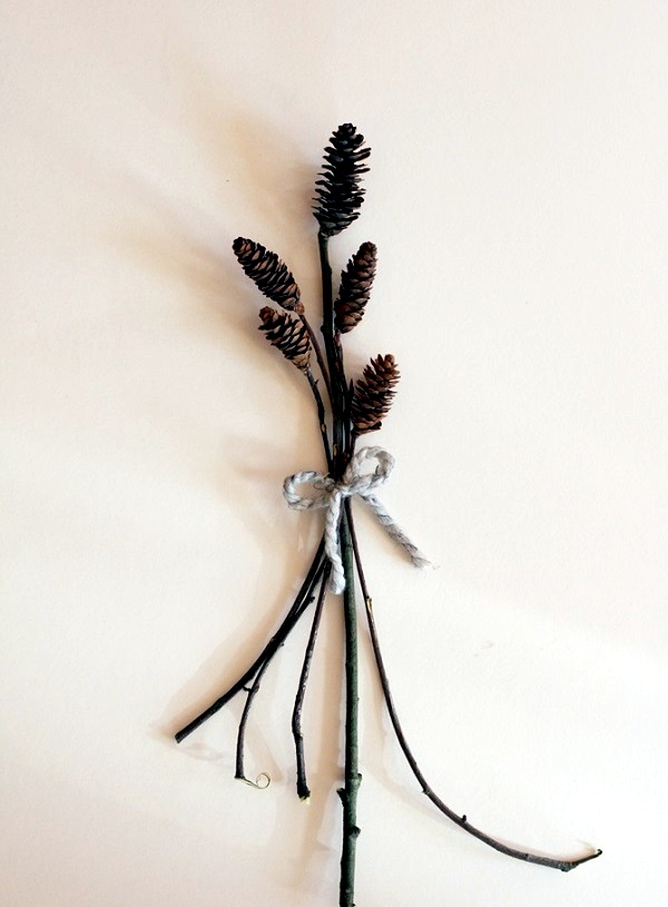 Pine cones and autumn leaves decorating ideas Pine cones and autumn leaves decorating ideas