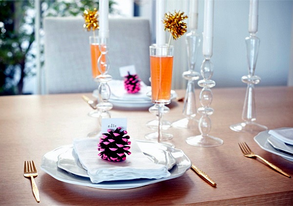 Pine cones and autumn leaves decorating ideas Pine cones and autumn leaves decorating ideas