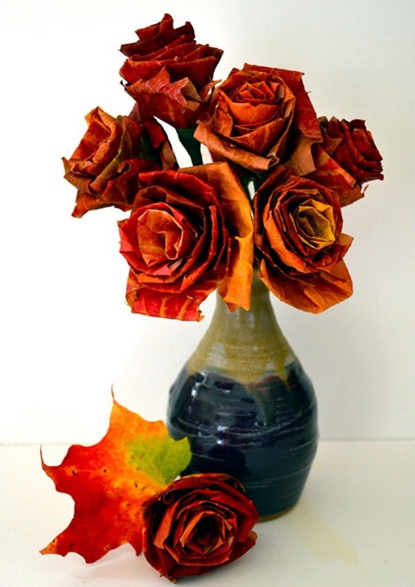Pine cones and autumn leaves decorating ideas Pine cones and autumn leaves decorating ideas