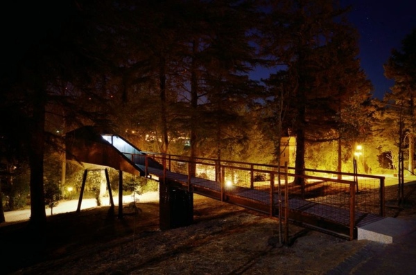 Two snake-like huts in the forest - a new term for tree house