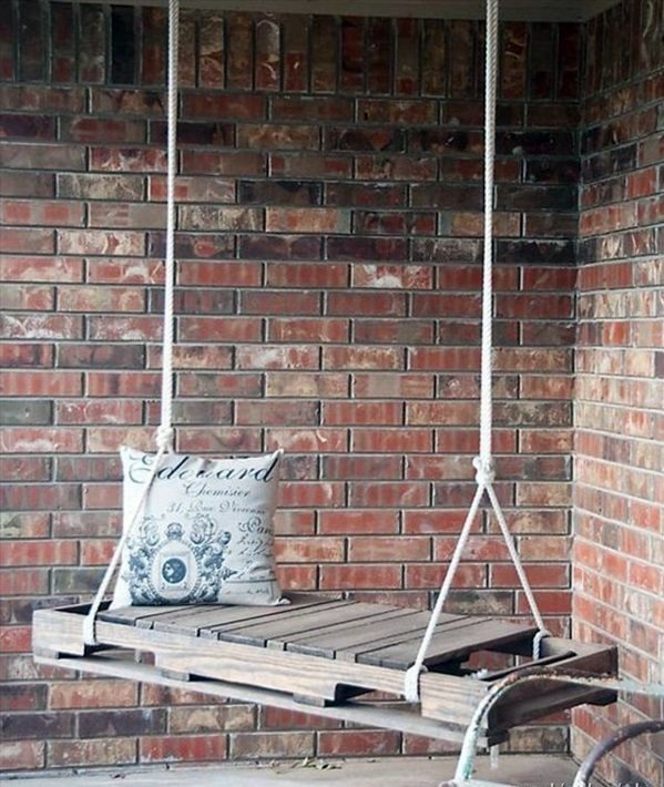 Bastelideen - Cool wooden garden swing from pallets Bastelideen - Cool wooden garden swing from pallets