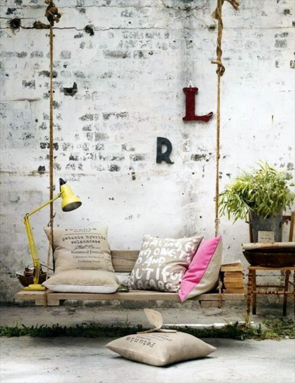Cool wooden garden swing from pallets