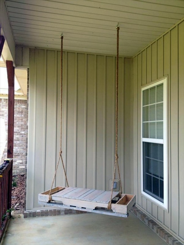 Cool wooden garden swing from pallets