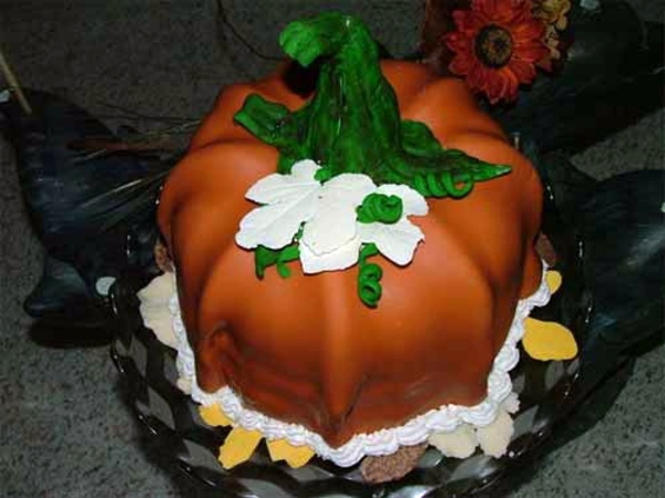 Halloween Party Ideas - great cakes in pumpkin shape