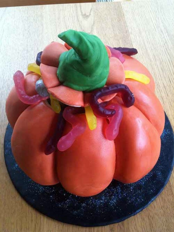 Halloween Party Ideas - great cakes in pumpkin shape Halloween Party Ideas - great cakes in pumpkin shape